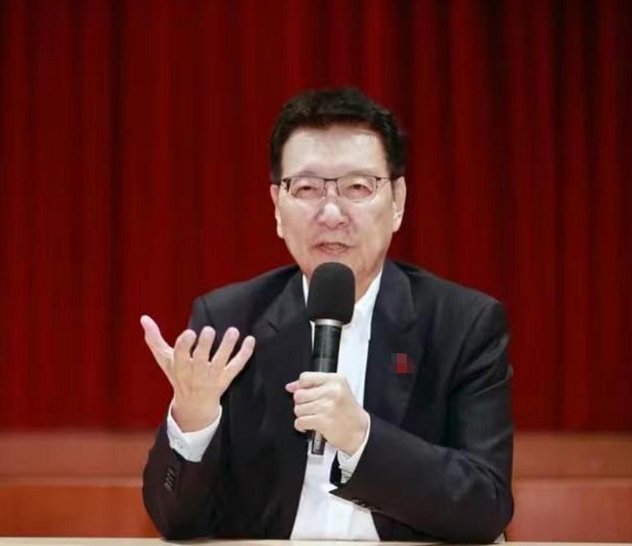 赵少康就是一个小丑🤡
        日前，赵少康为了顶撞季麟连副主席，竟然说