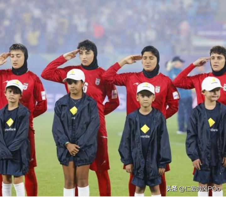 一声不唱国歌，伊朗女足赌上了整个人生
 
就因为亚洲杯赛场没唱国歌，伊朗女足姑娘