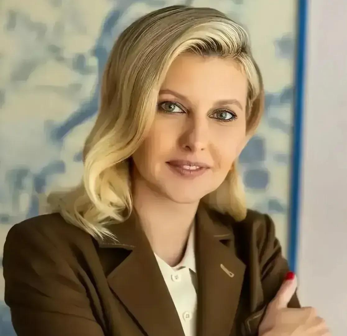 为什么有剩女
女孩从小就被哄着，一个反应不过来，认不清现实，适婚年龄过去了，关键