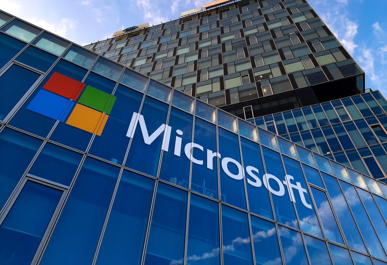 微软与OpenAI于4月27日公布了双方合作协议的修订细节。根据新协议，微软将停