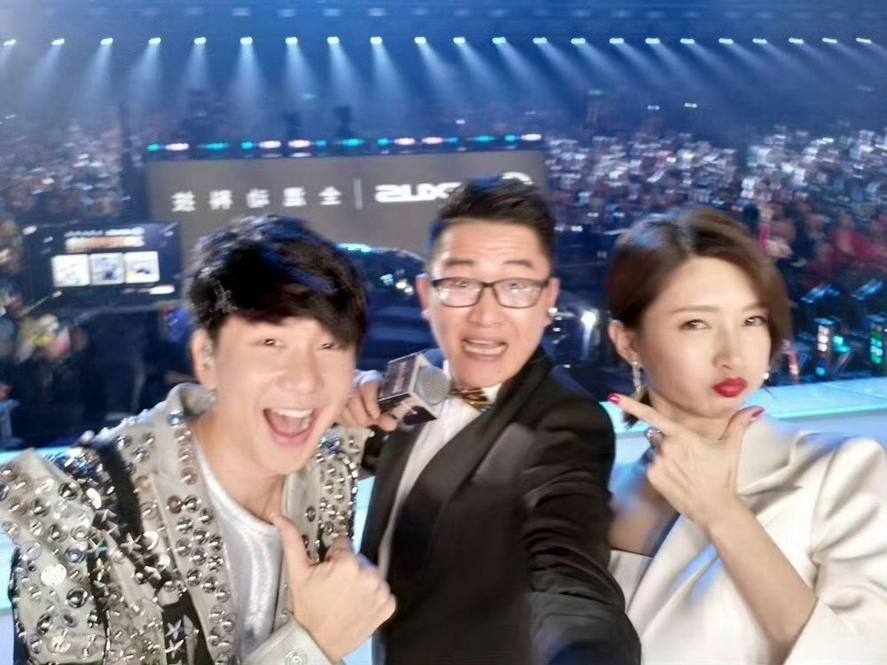林俊杰  🌀  林俊杰jj20世界巡回演唱会 跨年小可爱，就很萌呀！！！！！！