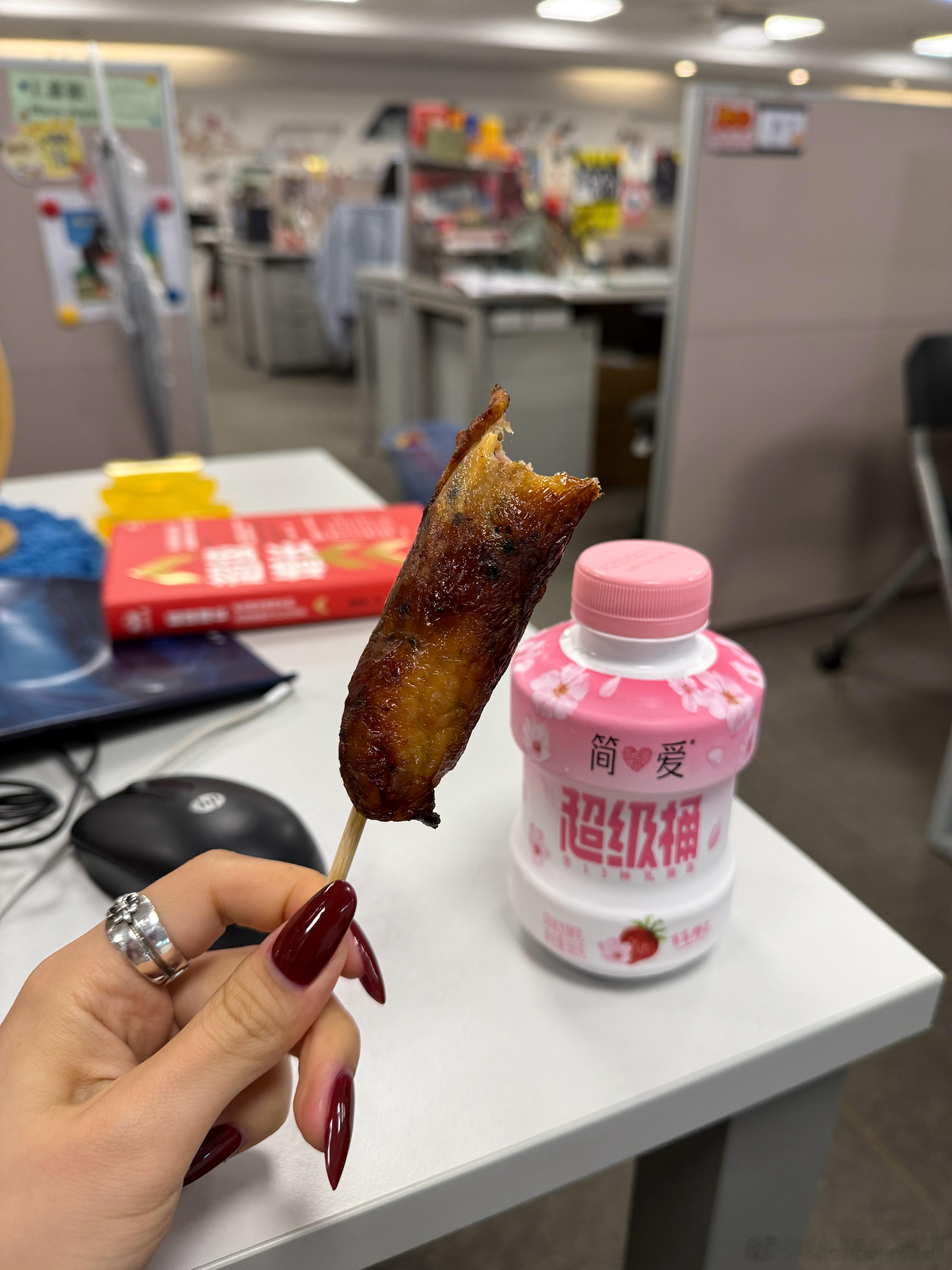 这营销培训搞了一整天才弄完，一下课就冲小卖部了 ​​​