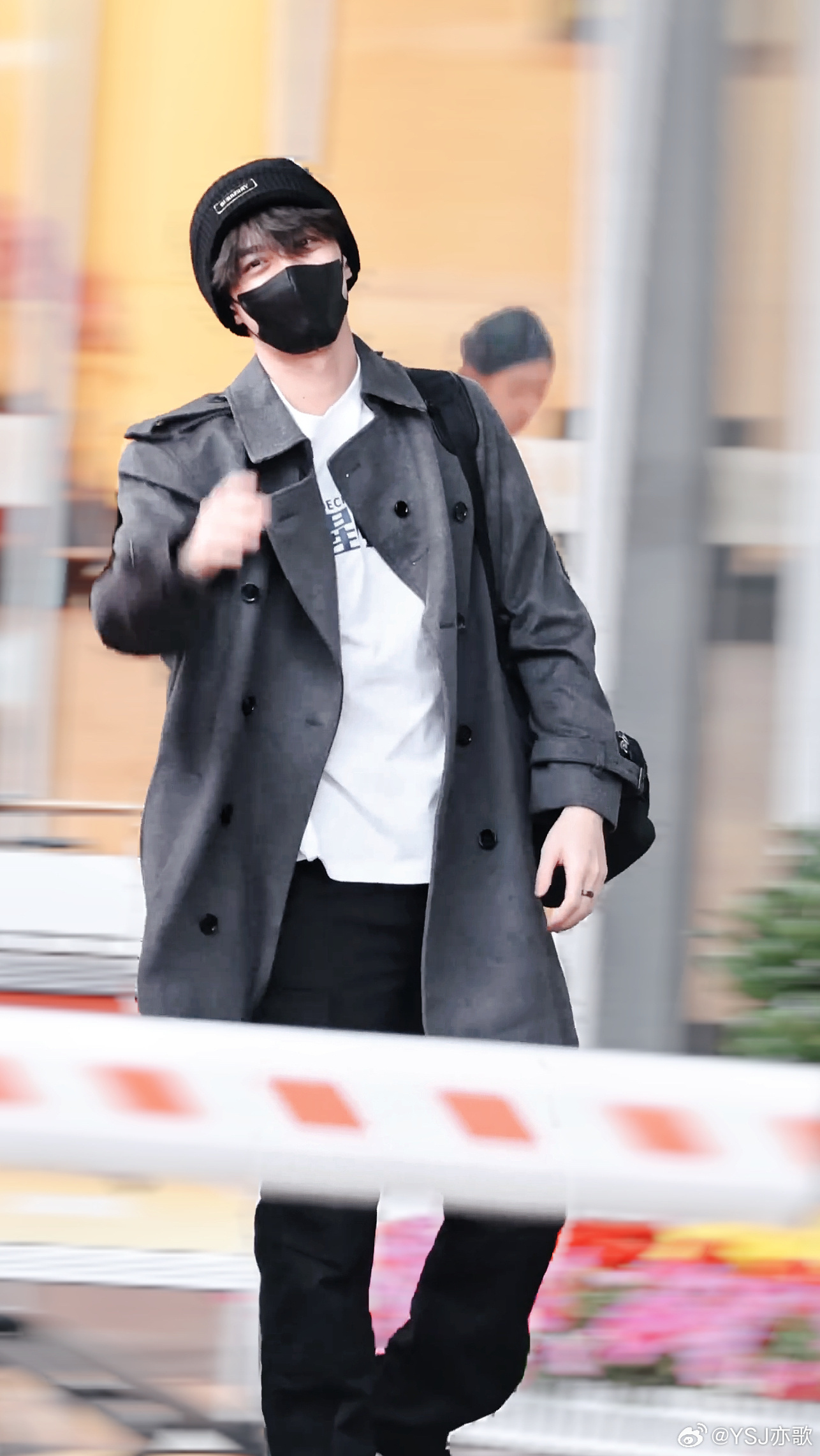 吴磊穿组服回应提名金鸡奖谁能不为赵吉虎的赤诚动容啊 ​​​
