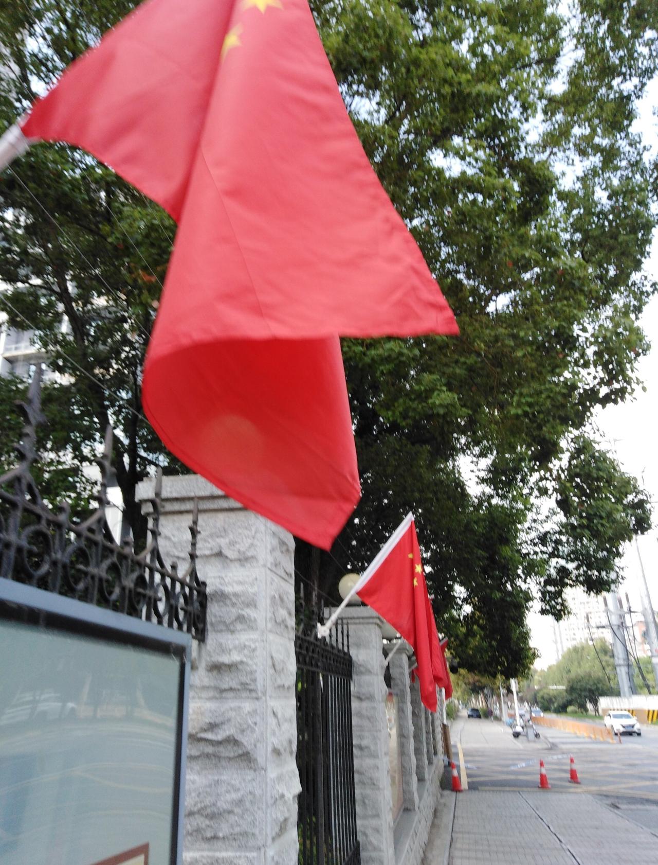 0元玩转这座城治愈系慢生活
洒水车特色街景随手拍
这是洒水车送你的一道彩虹
洒水