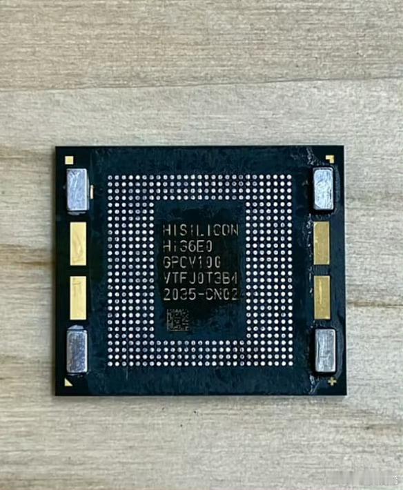 麒麟9050Pro现真身从2020年麒麟9000成为绝唱，到今天9050 Pro