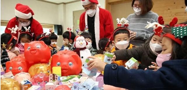 韩国生育率彻底反转，他们怎么做到的
韩国连续22个月出生人口正增长，靠真金白银砸