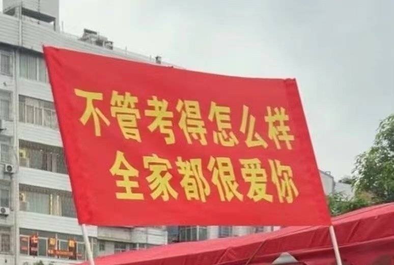 看不出来有什么值得我们大包大揽的 一直歪屁股 就算女主丝努多大的力都没用  给什