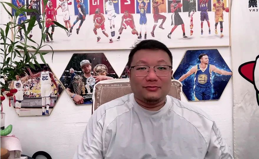 库里降薪2000万留队，两年1.16亿，给球队留有操作空间！终老勇士