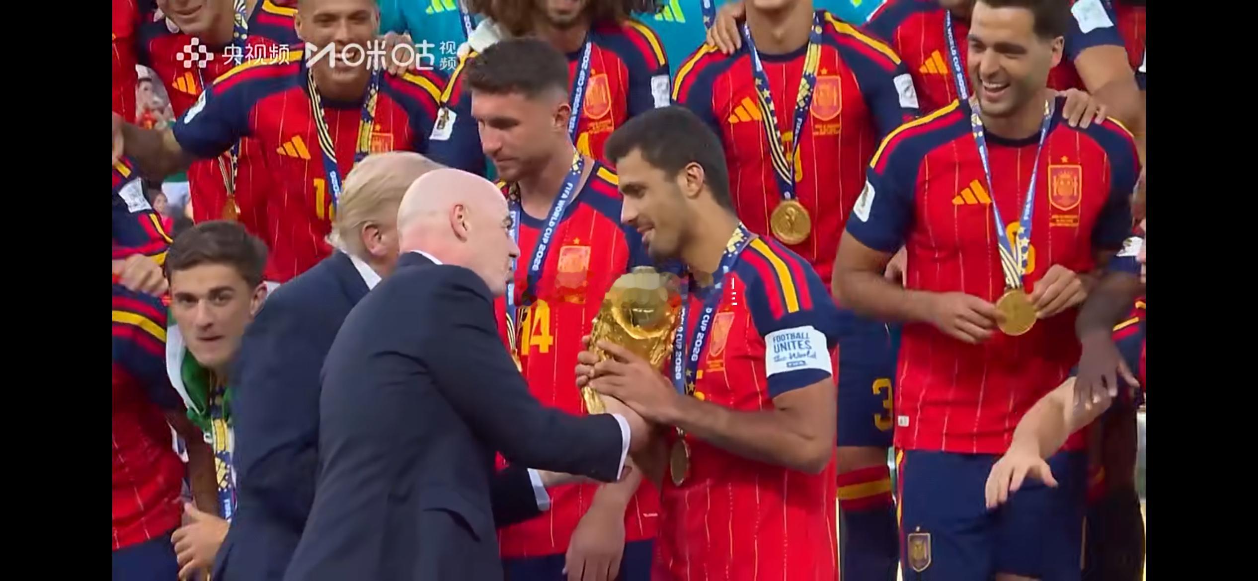 西班牙是冠军🏆，球衣上可以绣上第二颗🌟我们2030西葡摩再见👋希望国足，下