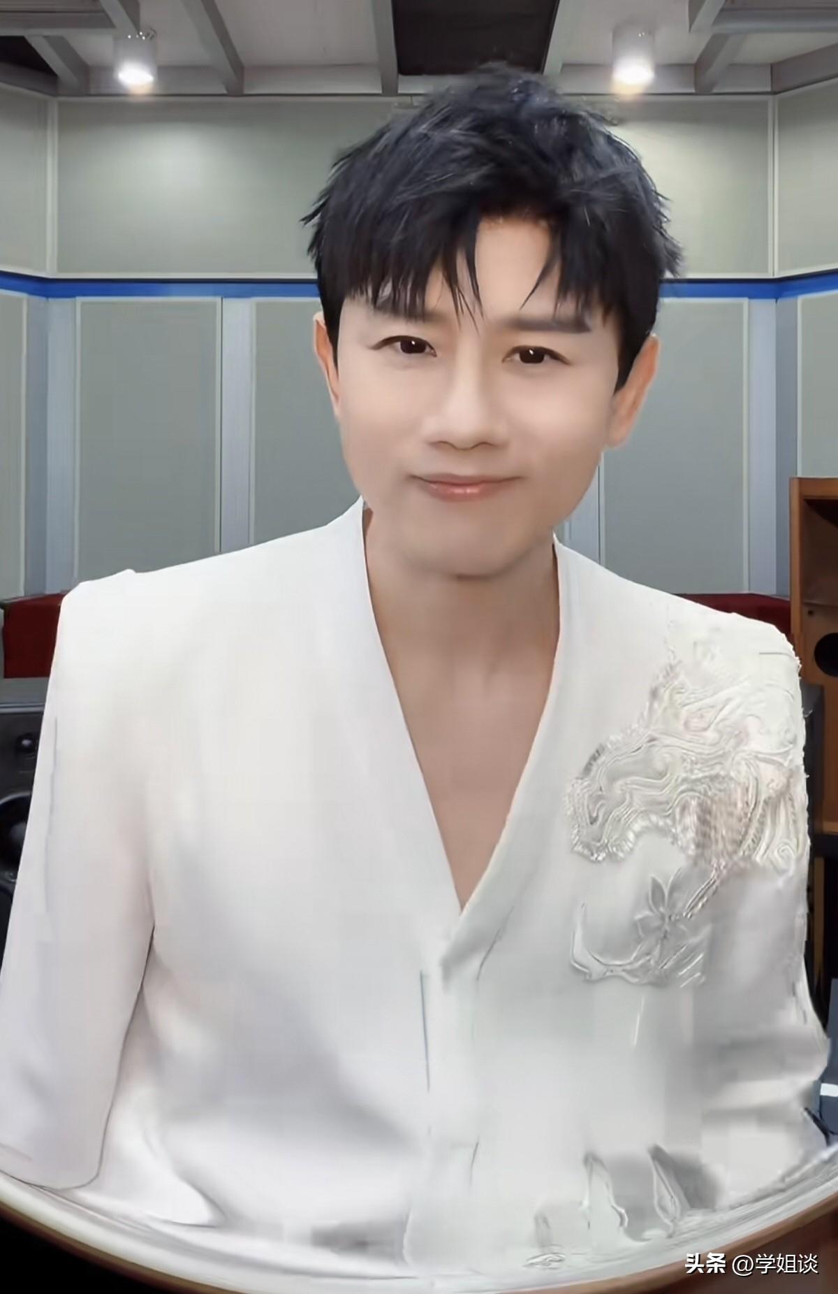 43岁张杰，
给所有已婚男人提了个醒，
那就是你可以分手，也可以跟别的女人结婚，