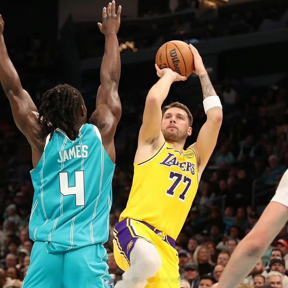 我的评分： 这比赛没有卢卡真不行，如果那几个轻描淡写的球也能进就好了