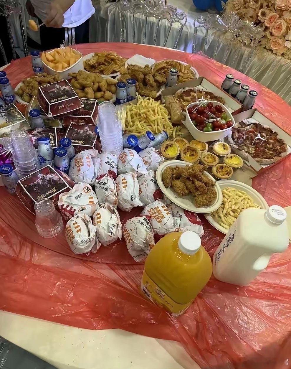 我要是来这桌 不得爽吃😋 ​​​
