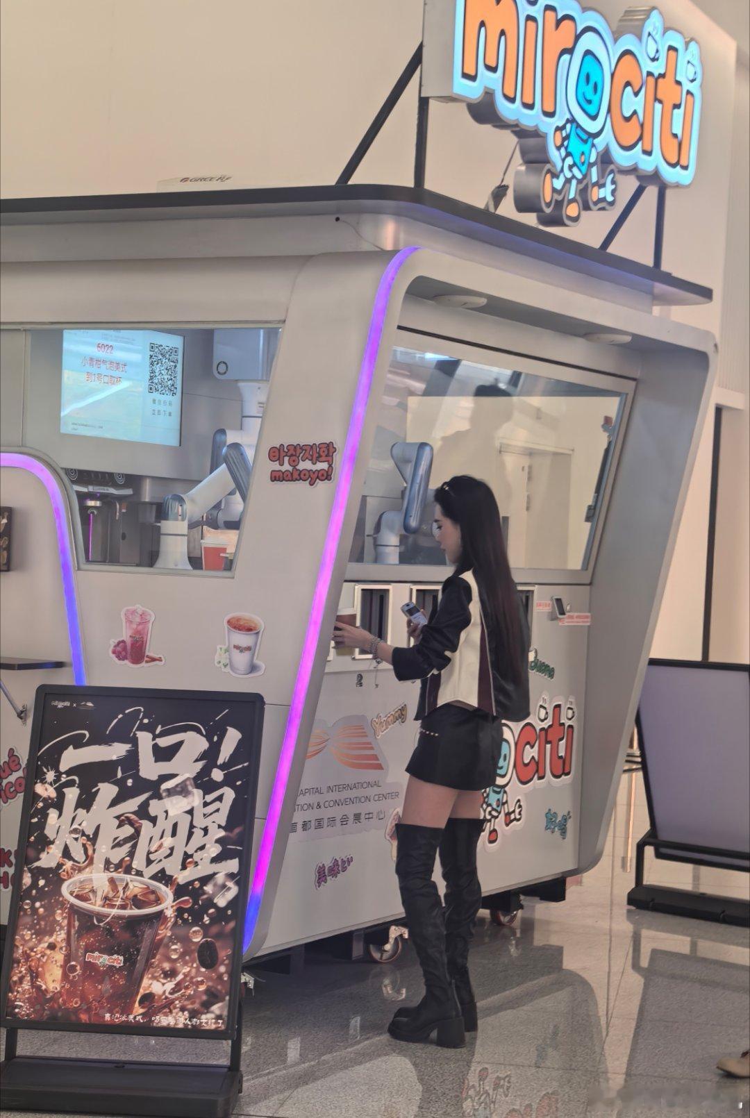 确认下，这AB馆，到底是不是今年第一次用？参加八次北京车展，进来懵逼了：怎么这么