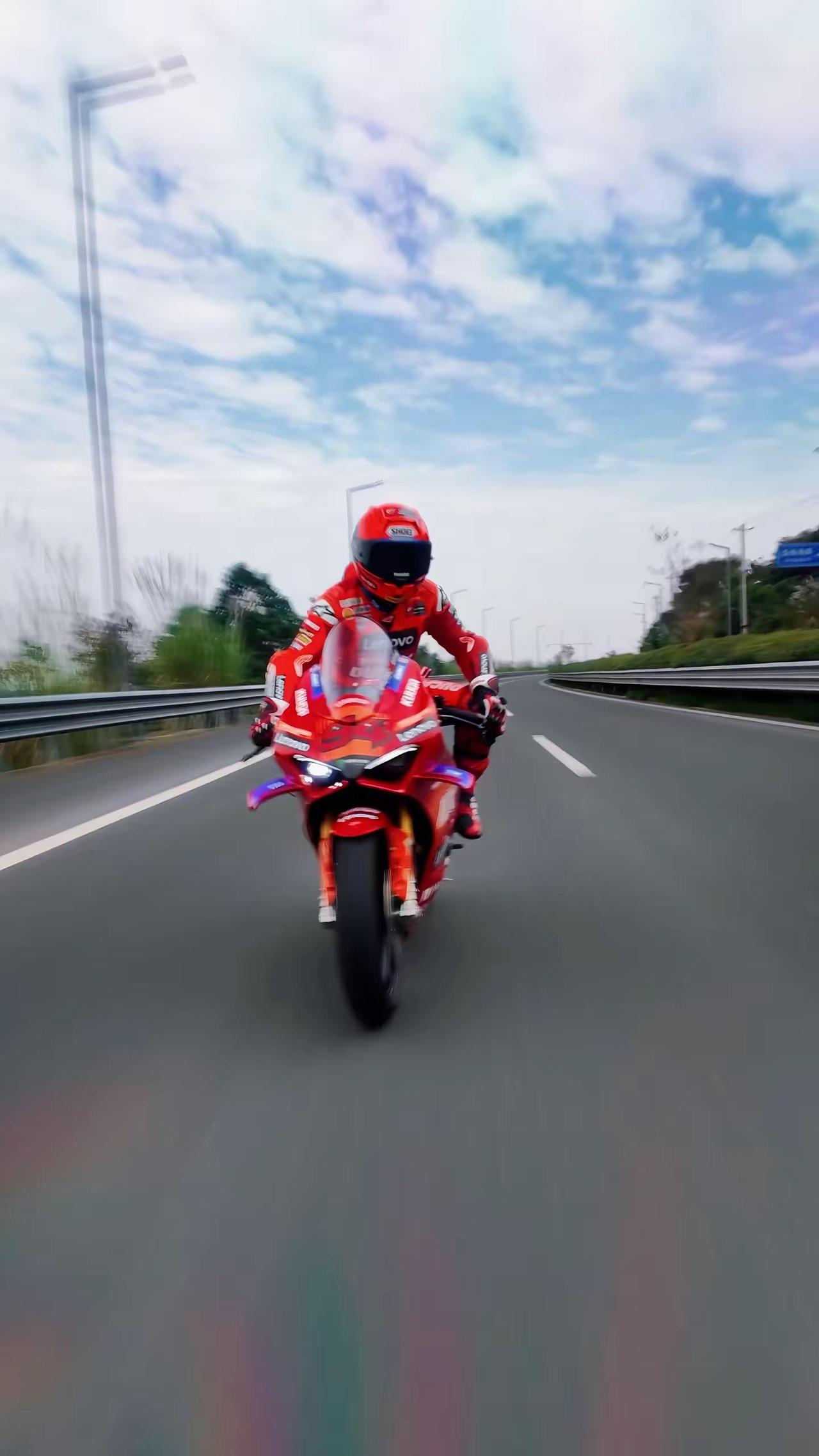 如果人生有比较，那一定是比谁先找到自己杜卡迪V4