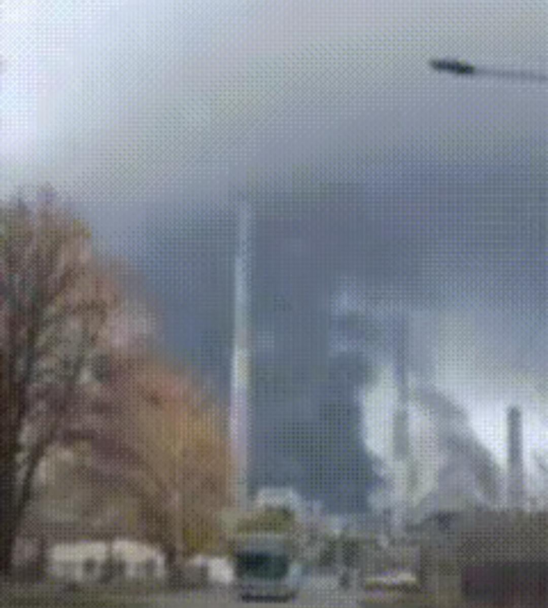 乌克兰哈尔科夫地区的兹米耶夫热电厂在俄军11月8日的空袭中遭到俄军“天竺葵”-2