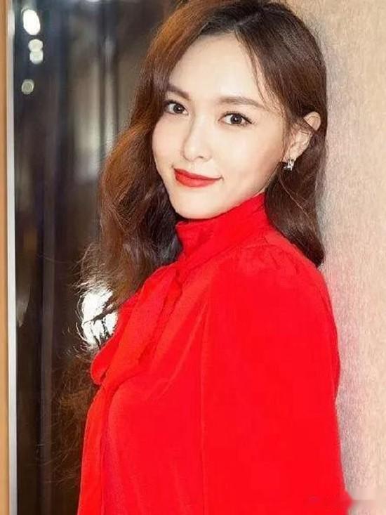 80后最美的五位演员：赵丽颖耿直，杨幂机灵，而她是盛世美颜！
唐嫣这几年正在努力