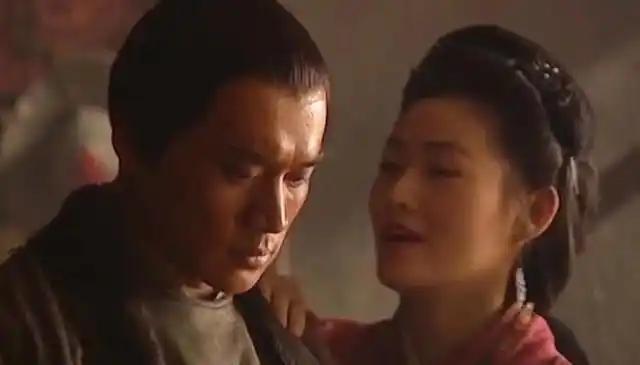 1999年，“武松”的扮演者丁海峰在拍完《水浒传》后，回到家中跟老婆摊牌：“咱俩