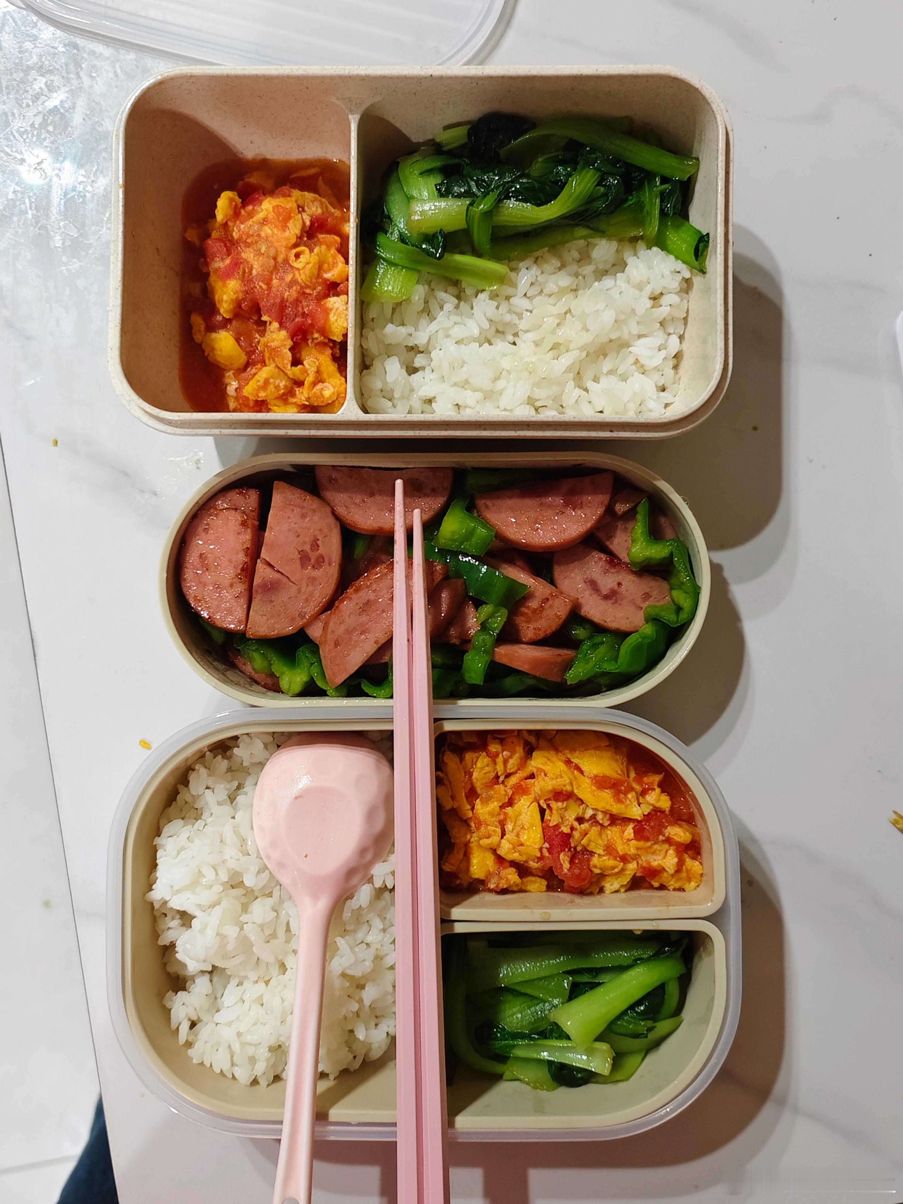 本人宠溺的盯着自己明天的午饭ing ​​​