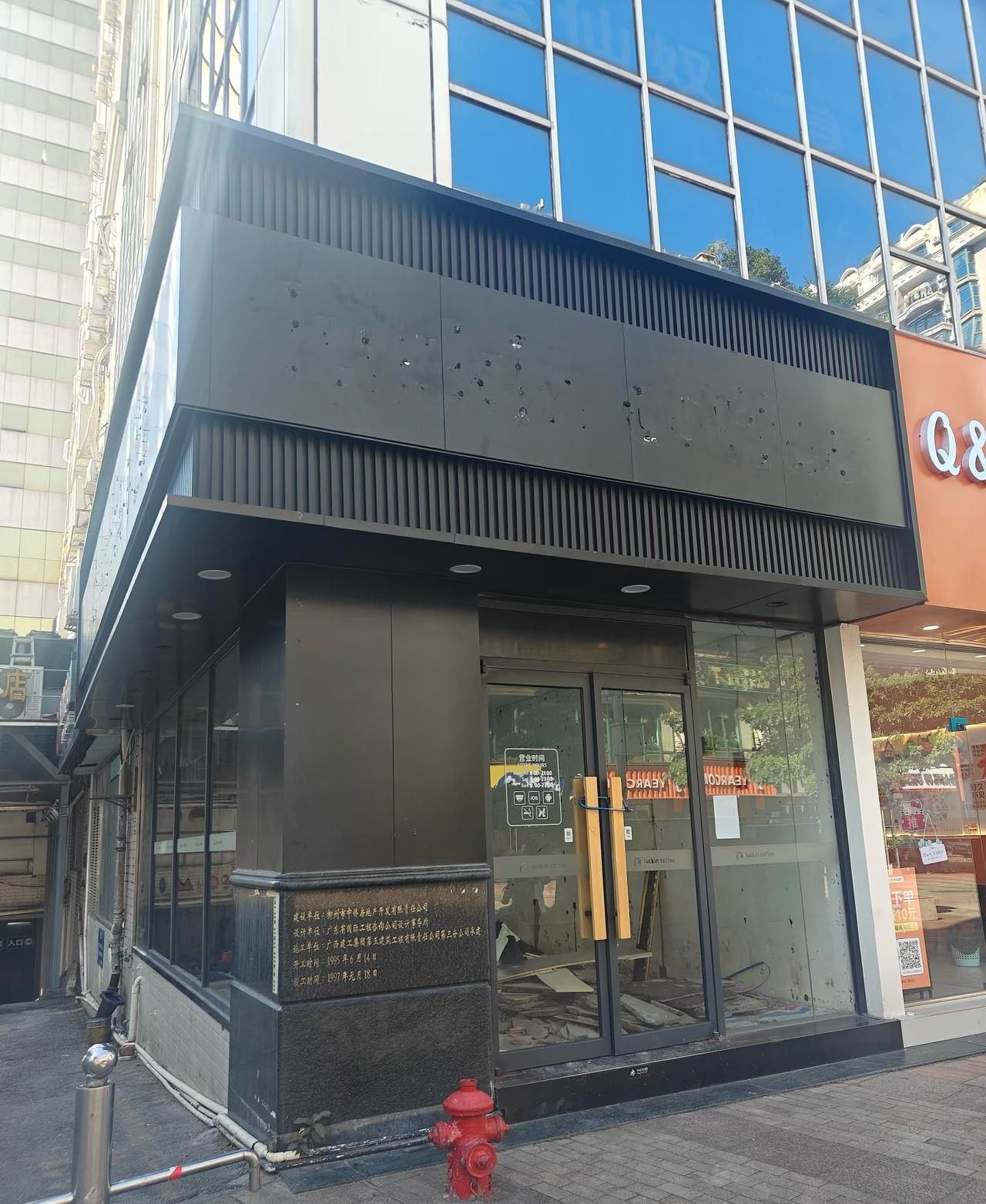 柳州，五星街现在到处都是倒闭店铺。

老店基本都米了….
好几家还没吃过的店，还