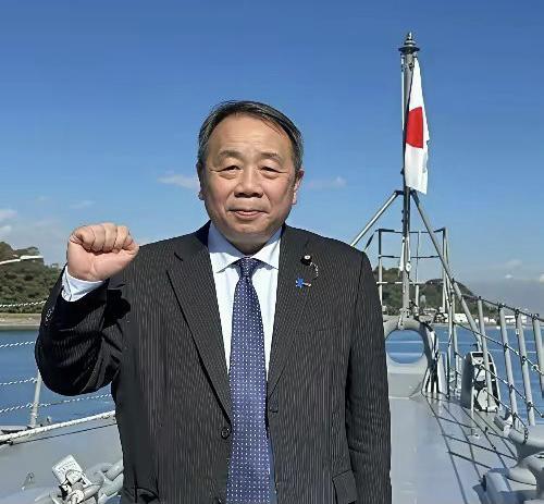 大汉奸石平要窜访台湾，我有几个疑问：
第一，石平是被国家认定的汉奸，被百度百科打