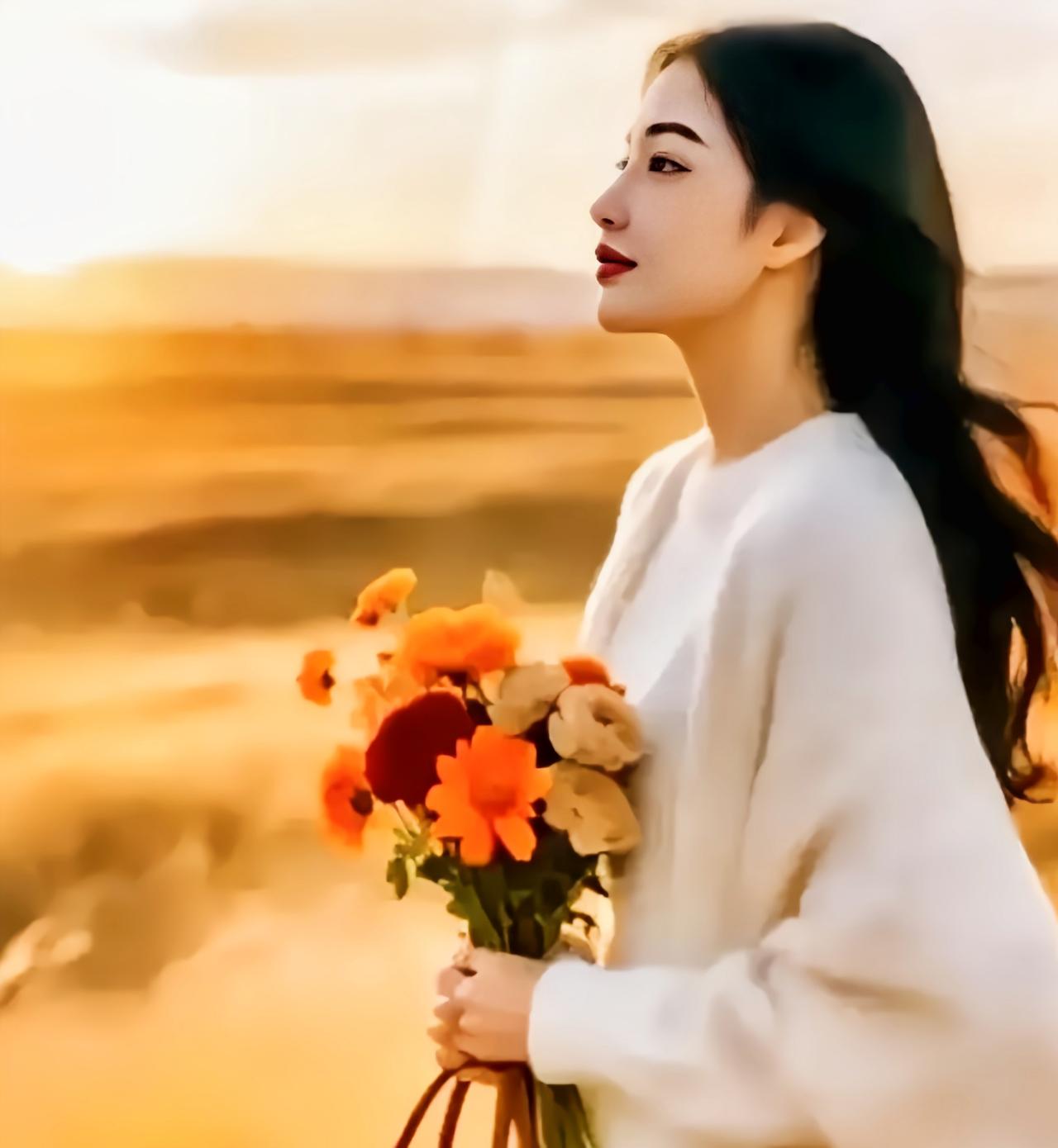做人实不易，
金钱近乎是万能的，
没钱真的寸步难行。

在社会里，
衣食住行、柴