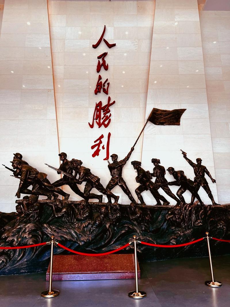 淮海战役胜利的关键因素是什么？
       我认为淮海战役胜利，“军民一家人，
