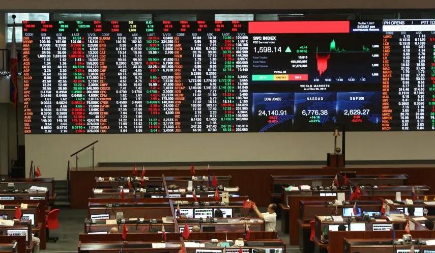金价最近跌得让囤金饰的阿姨们偷笑，让手里压金条的老板直拍大腿。可你知道吗？越是这