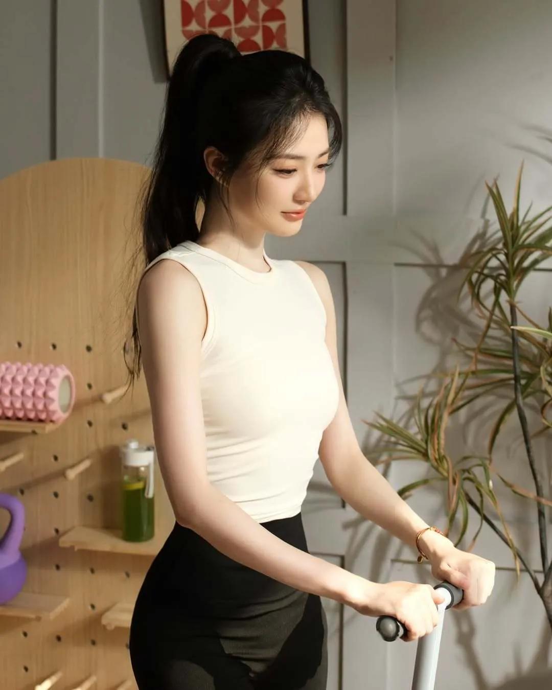 徐璐这身材，就一个字形容：绝！[爱慕]