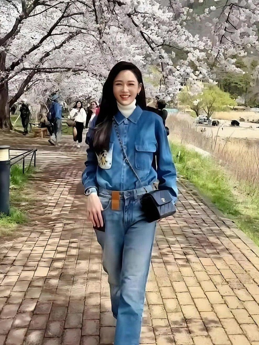陈乔恩都快五十了，看着好年轻啊。 ​​​