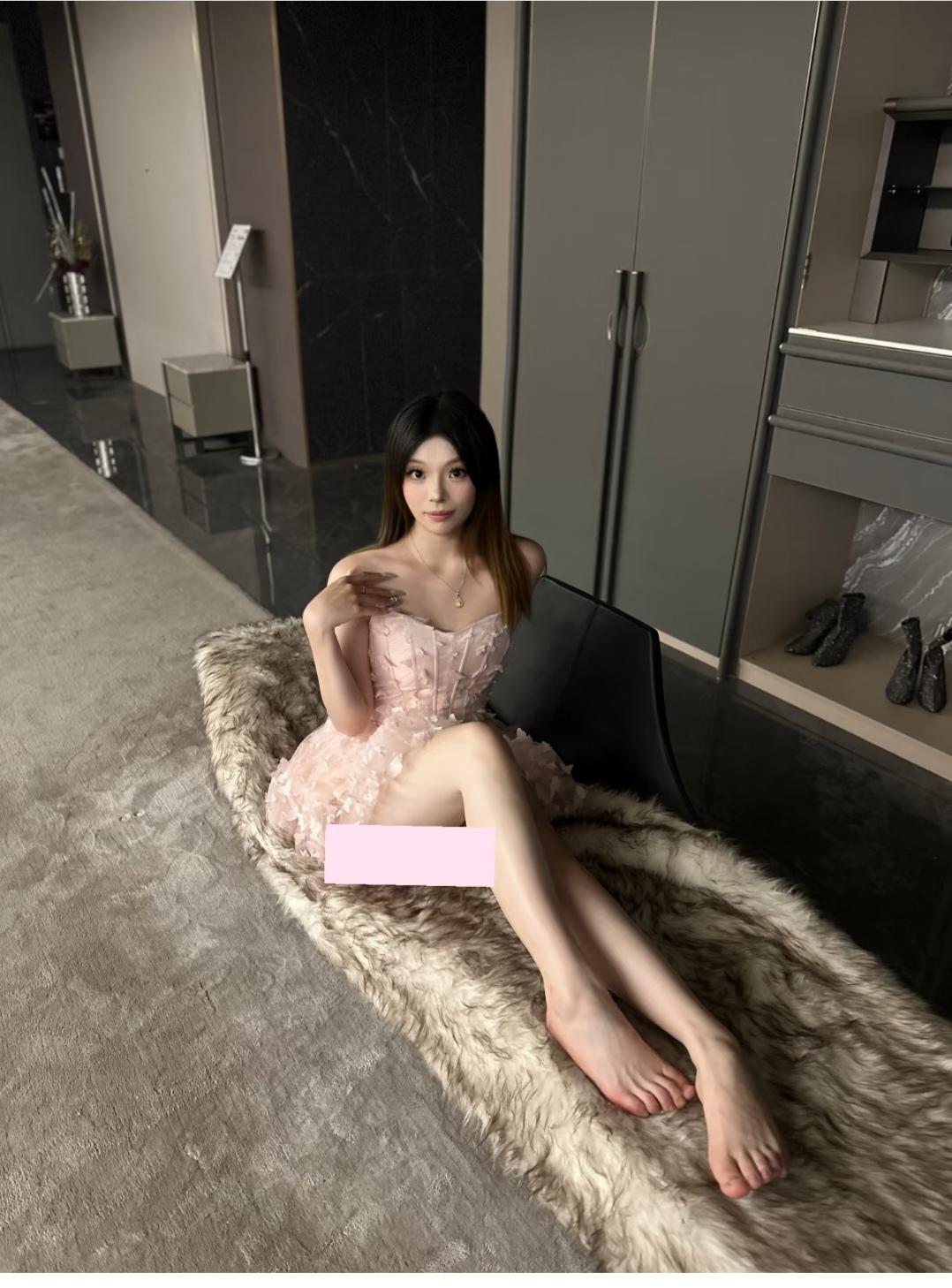 光看这肉肉的脚丫子就是有福之人。