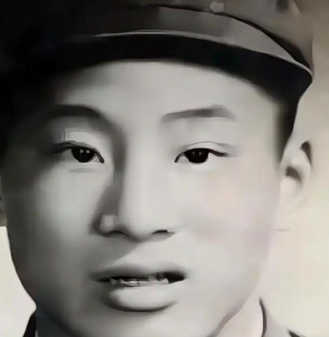 1979年，612高地上，我军战士吴建国身中8弹倒地，一个越军军官想拿走他的枪，