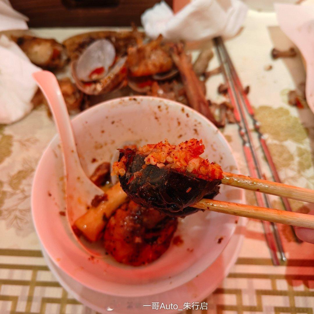 大半夜的突然饿了可以整点夜宵吃吃这次吃的是谭十三夜宵感觉烤面包的味道不错今天的运