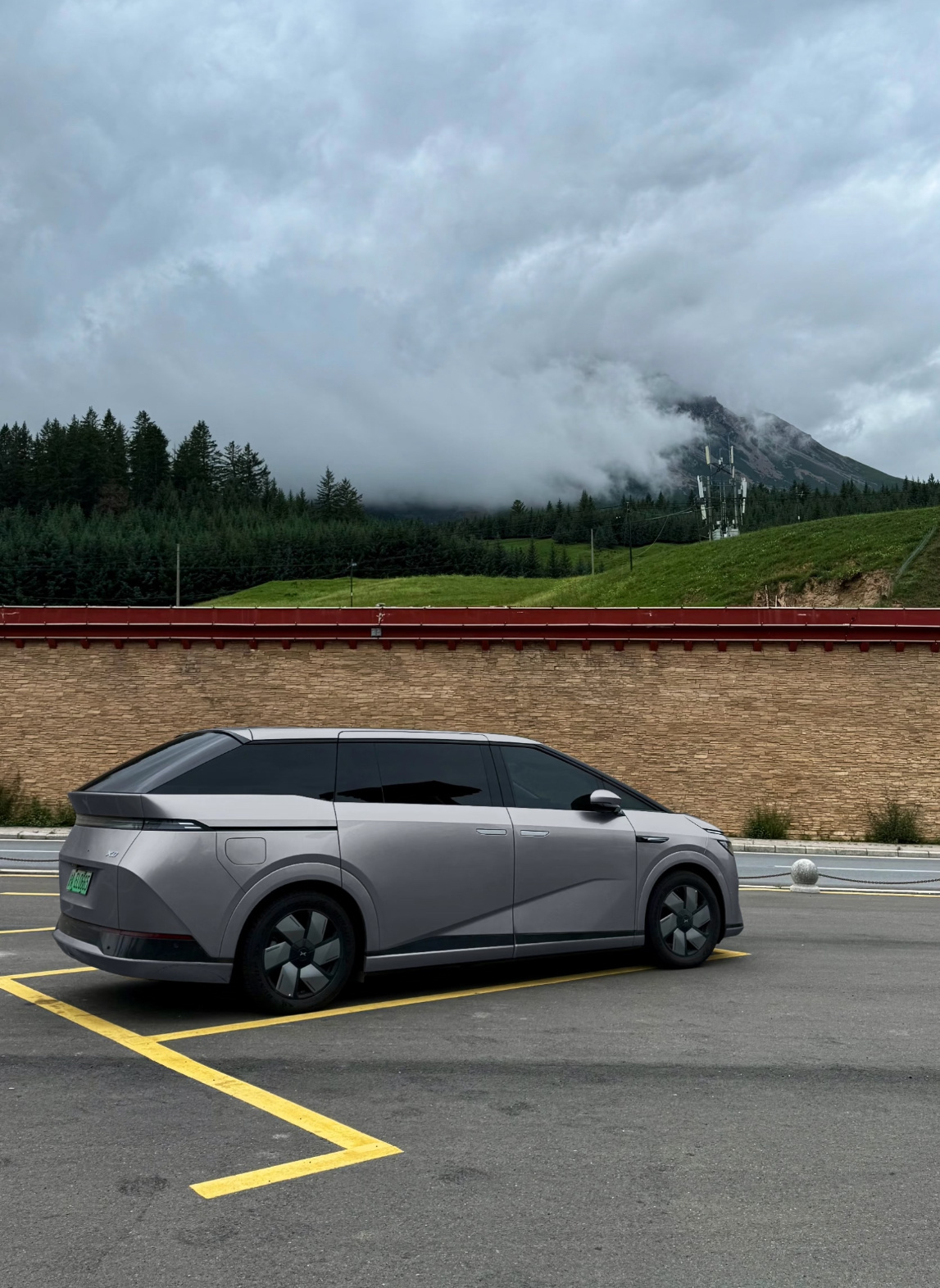 家人们谁懂啊！刷到这款车定价的时候我直接惊掉下巴——30多万能拿下长续航+超充+