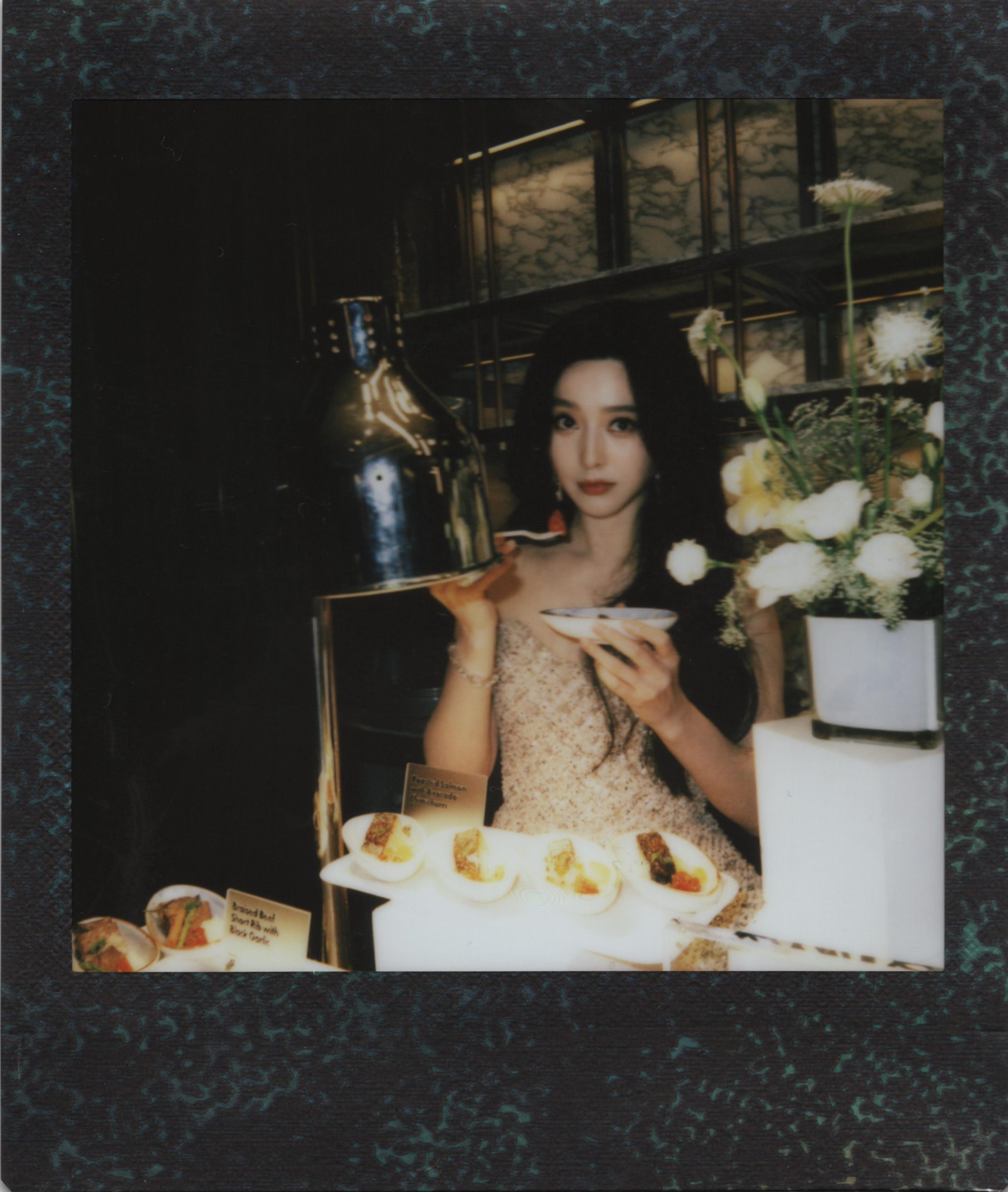 狮城之旅，那些范冰冰为之坚守的梦想与希望，在绚烂的胶片光影里，永不褪色。 