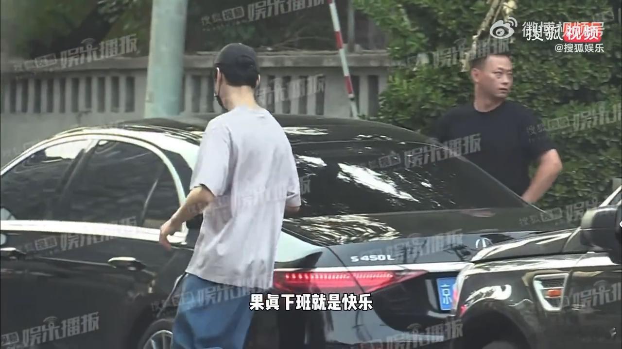 龚俊工作室录音棚连轴转龚俊在工作室和录音棚之间连轴转看到鲜活的龚俊了 ​​​