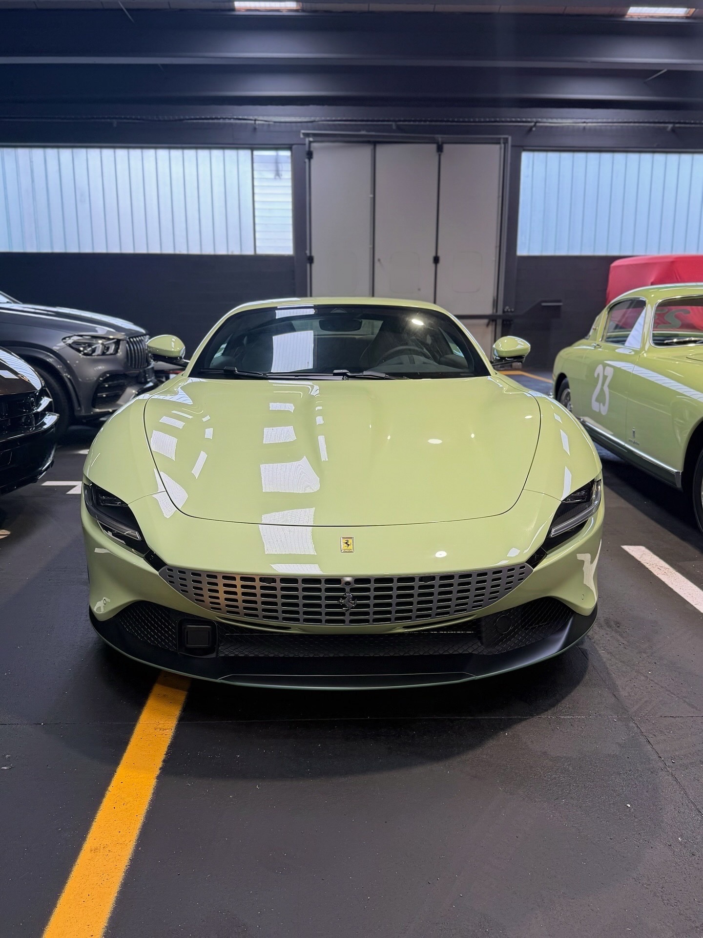 Tailor Made Ferrari Roma 油漆：Artic Green 
