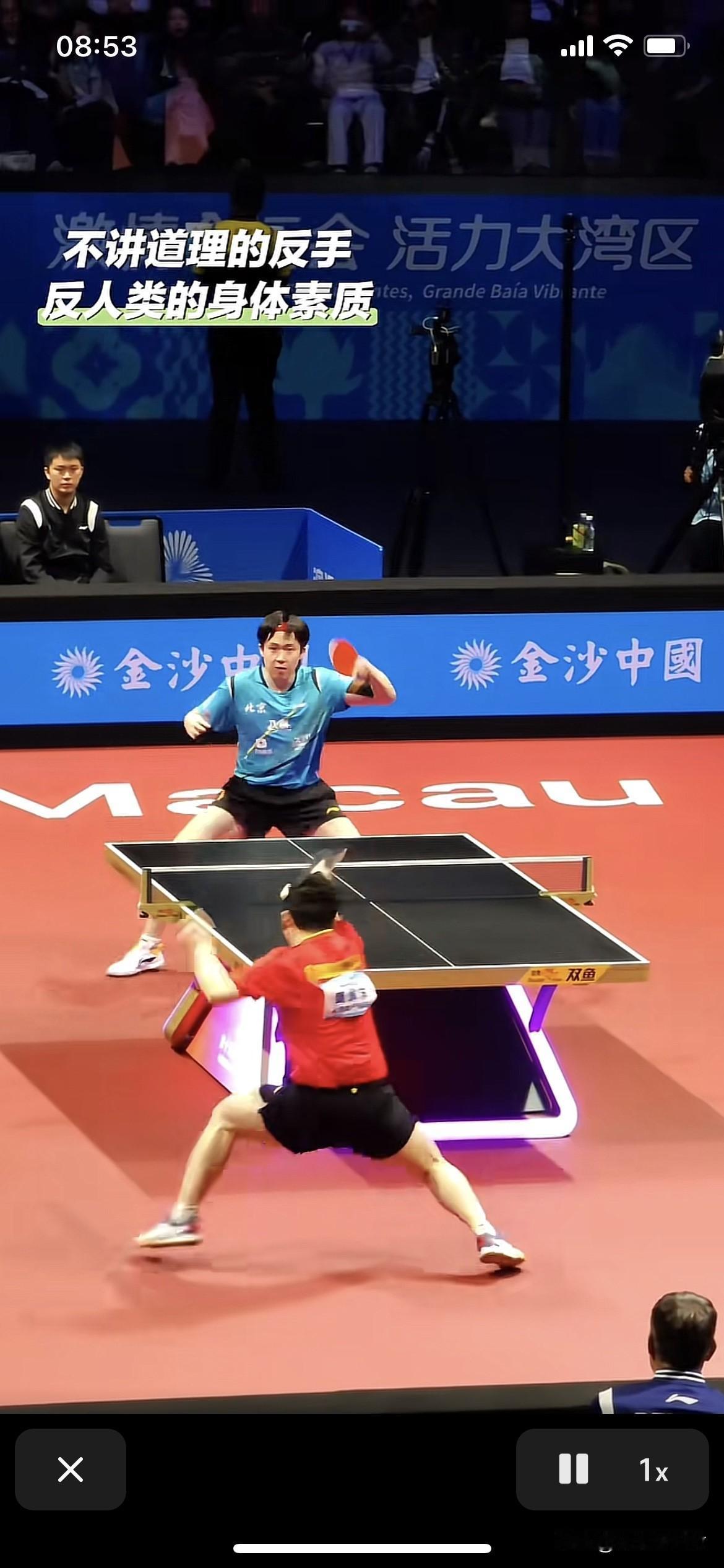 樊振东打球的两个特点
1、反手斜线
樊振东反手斜线打的太好了。樊振东对阵王楚钦，