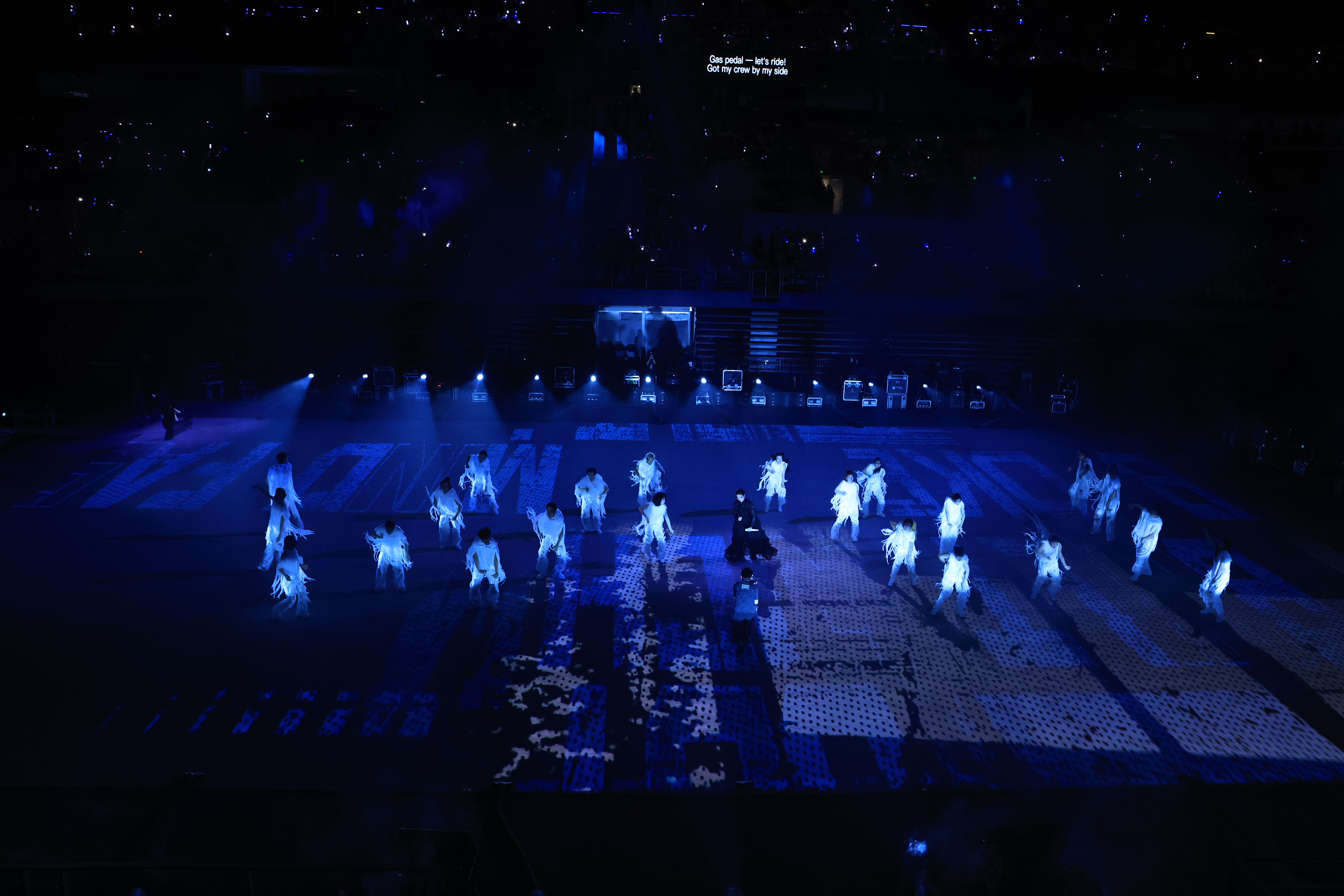 至今不知道周震南舞台审美的上限周震南深圳限定哥特风舞台周震南深圳演唱会 期待值直