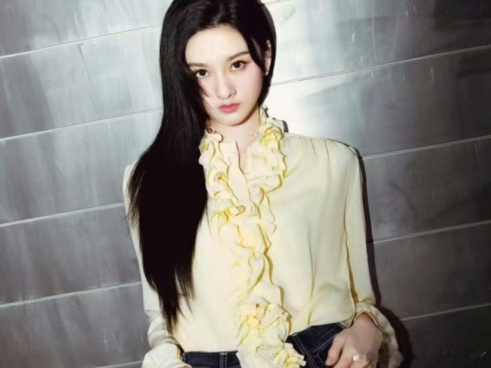 沉寂了两年的宋祖儿宋祖儿回归真的不亚于熹妃回宫 ​啊啊啊啊宋祖儿 ​​​