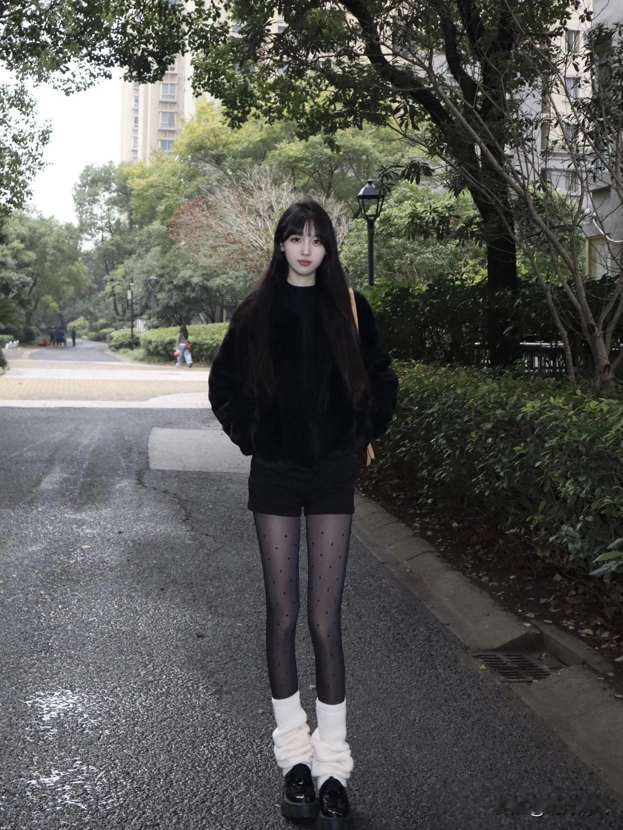 波点袜配堆堆袜，意外地有点好看！

冬天穿袜子总想找点花样，但花样多了又怕土。最