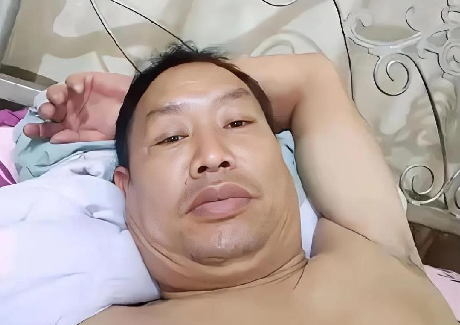 不是所有男的都这样，但真有不少人活在滤镜里。
工资三千，要求对方颜值扛把子，家务