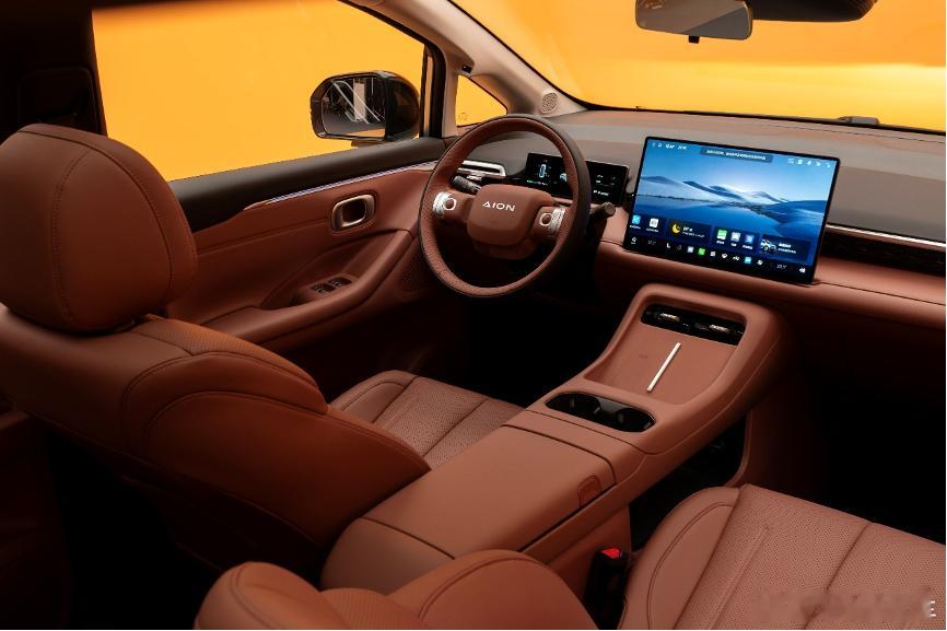 4月16日，长沙梅溪湖艺术博物院，埃安以一场新能源汽车时尚大秀，正式发布全新品牌