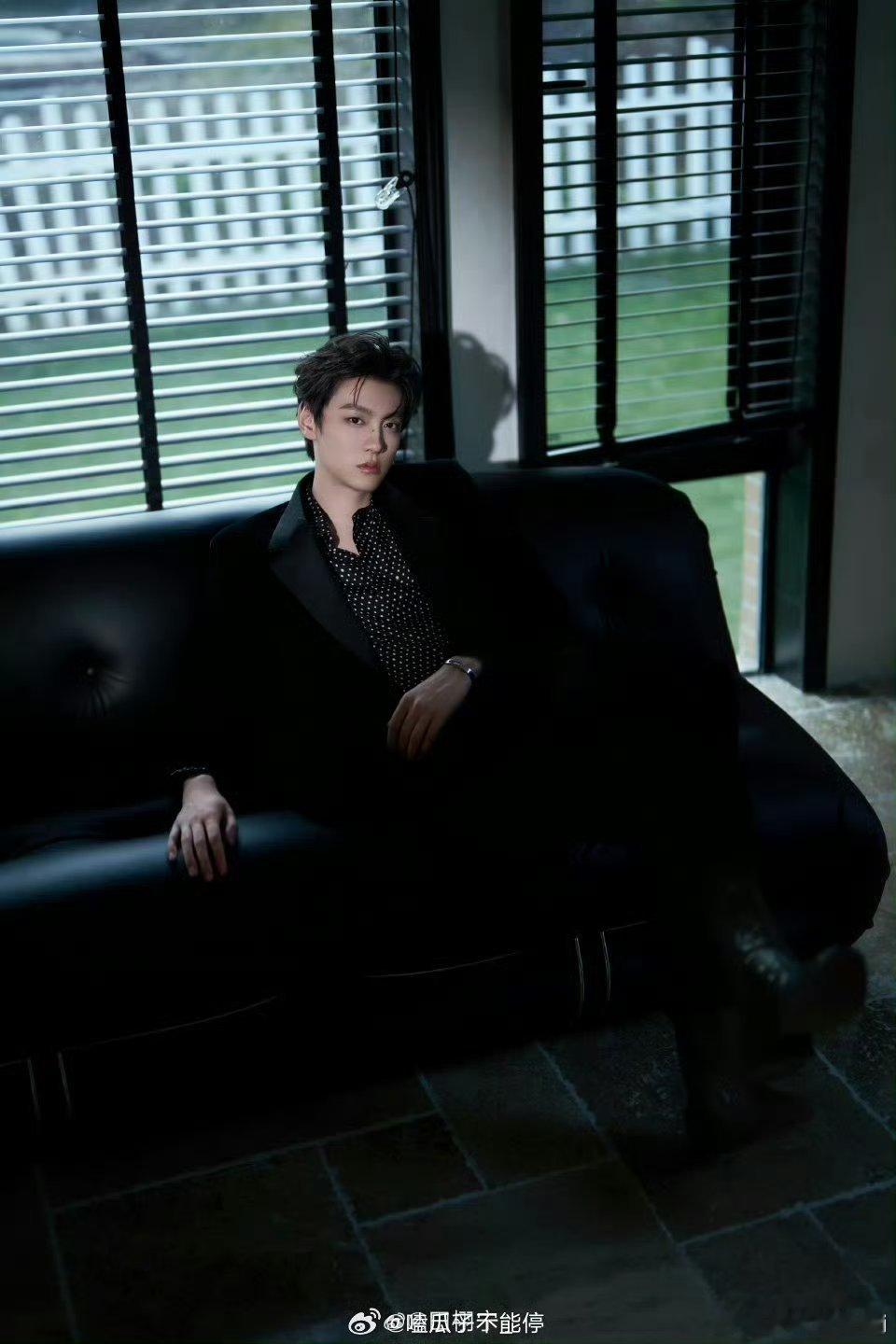 田栩宁daddy级别的黑色衬衫👔好禁欲啊
