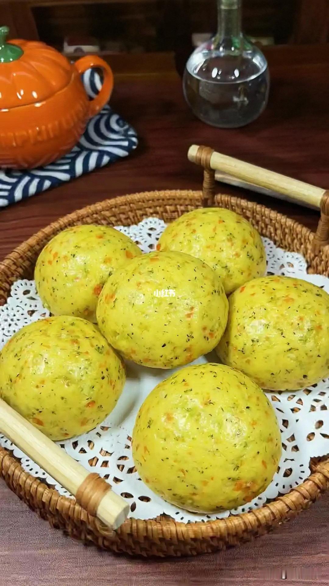 夏天是吃窝窝头的季节
风味十足
[赞]
蒸玉米窝窝头 家常做法窝窝头 窝窝头杂粮