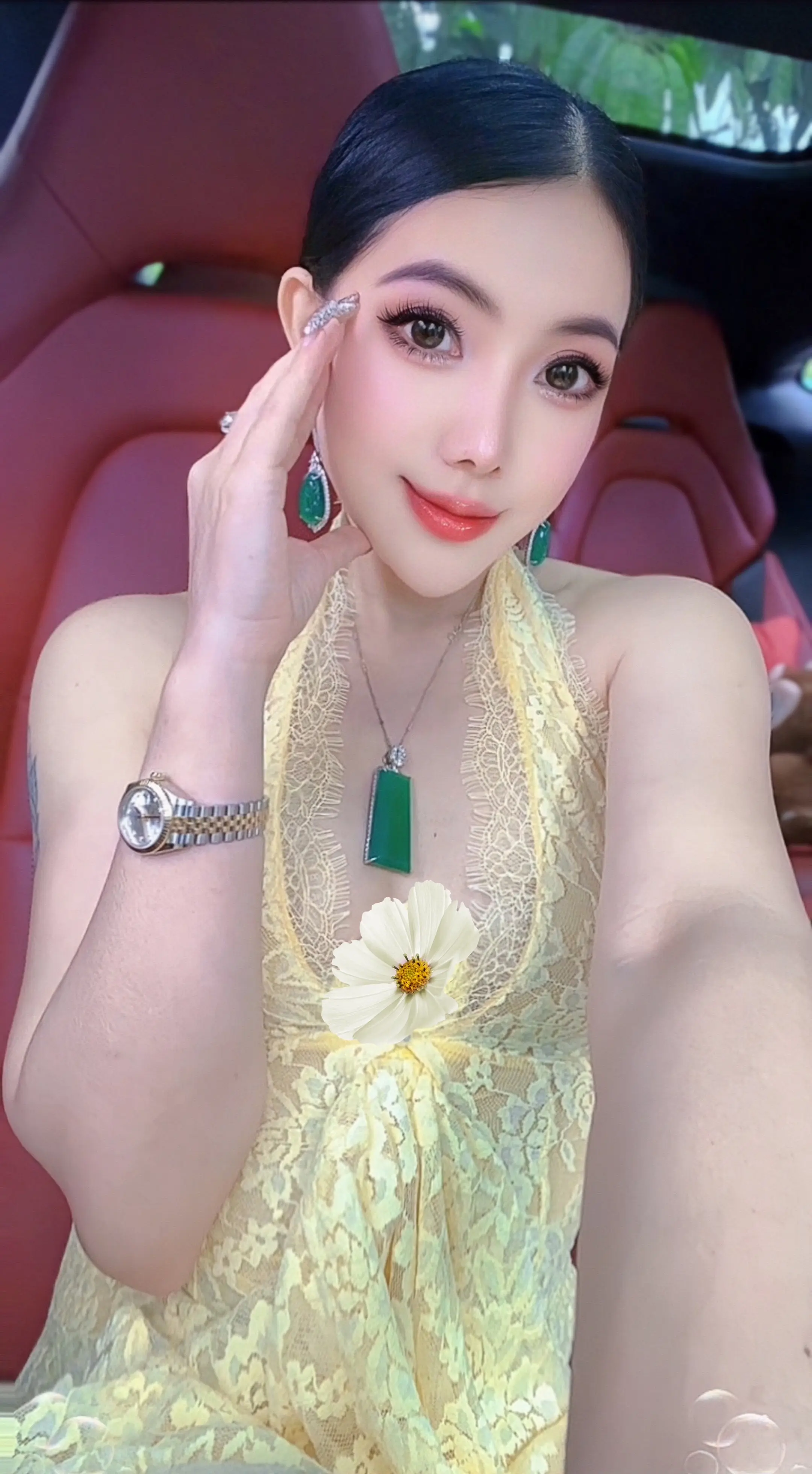 不是很瘦 不是很漂亮 就是有点～自信