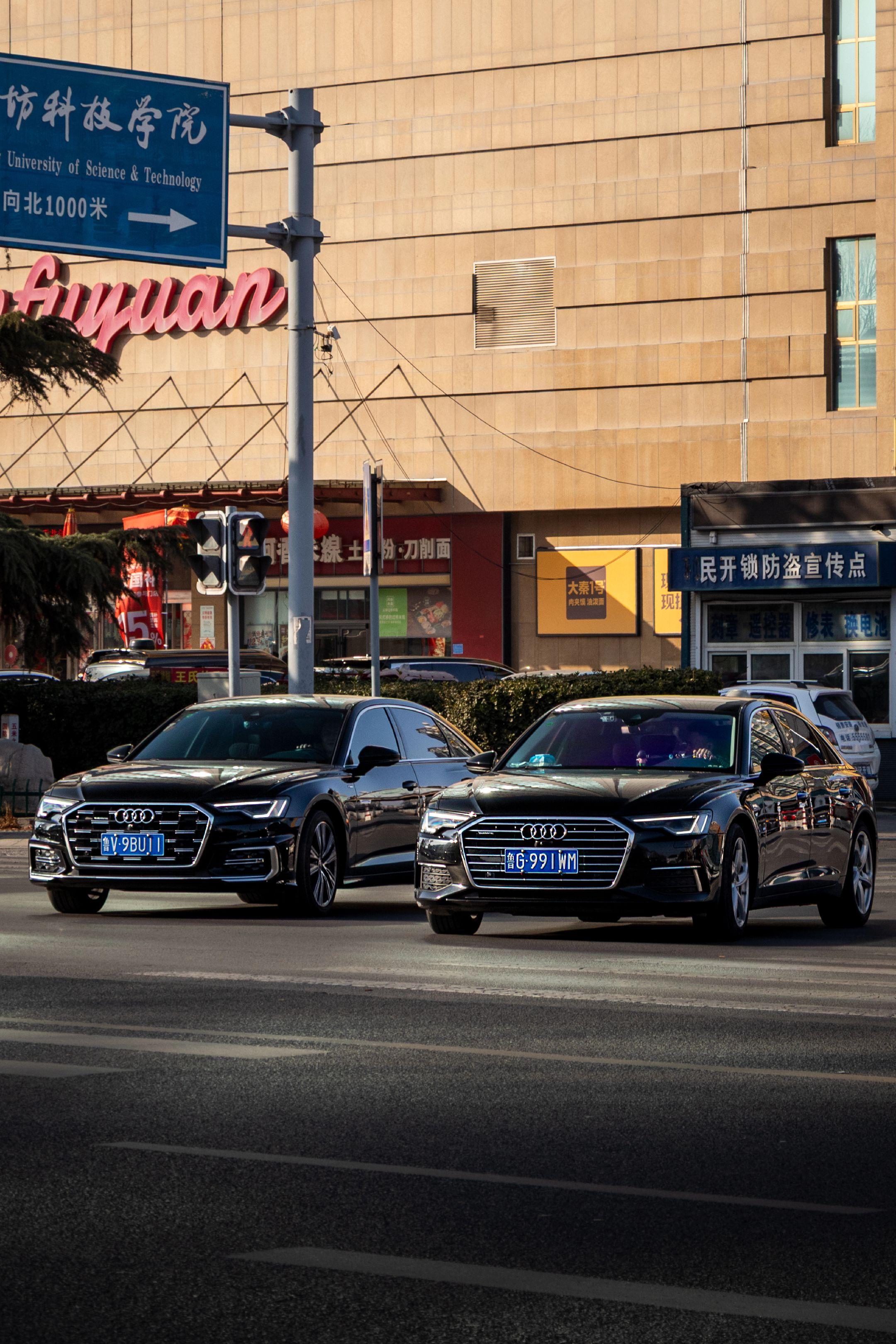 寿光东城汽车追焦，a6是真多，40个w的摩托车川崎h2也登场了