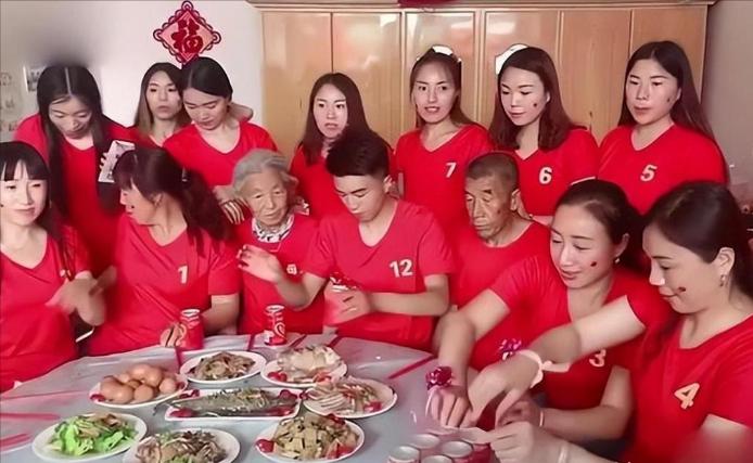 [微风]1996年，山西一对夫妻，生了11胎全是女儿，丈夫眼看妻子生不出儿子，无