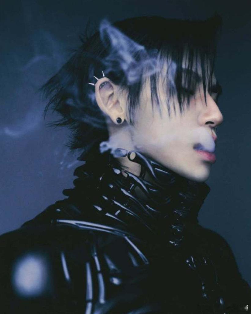 小鬼拍MV每天睡两小时 小鬼王琳凯南疆听风 看MV只看见震撼视觉，听完采访才读懂