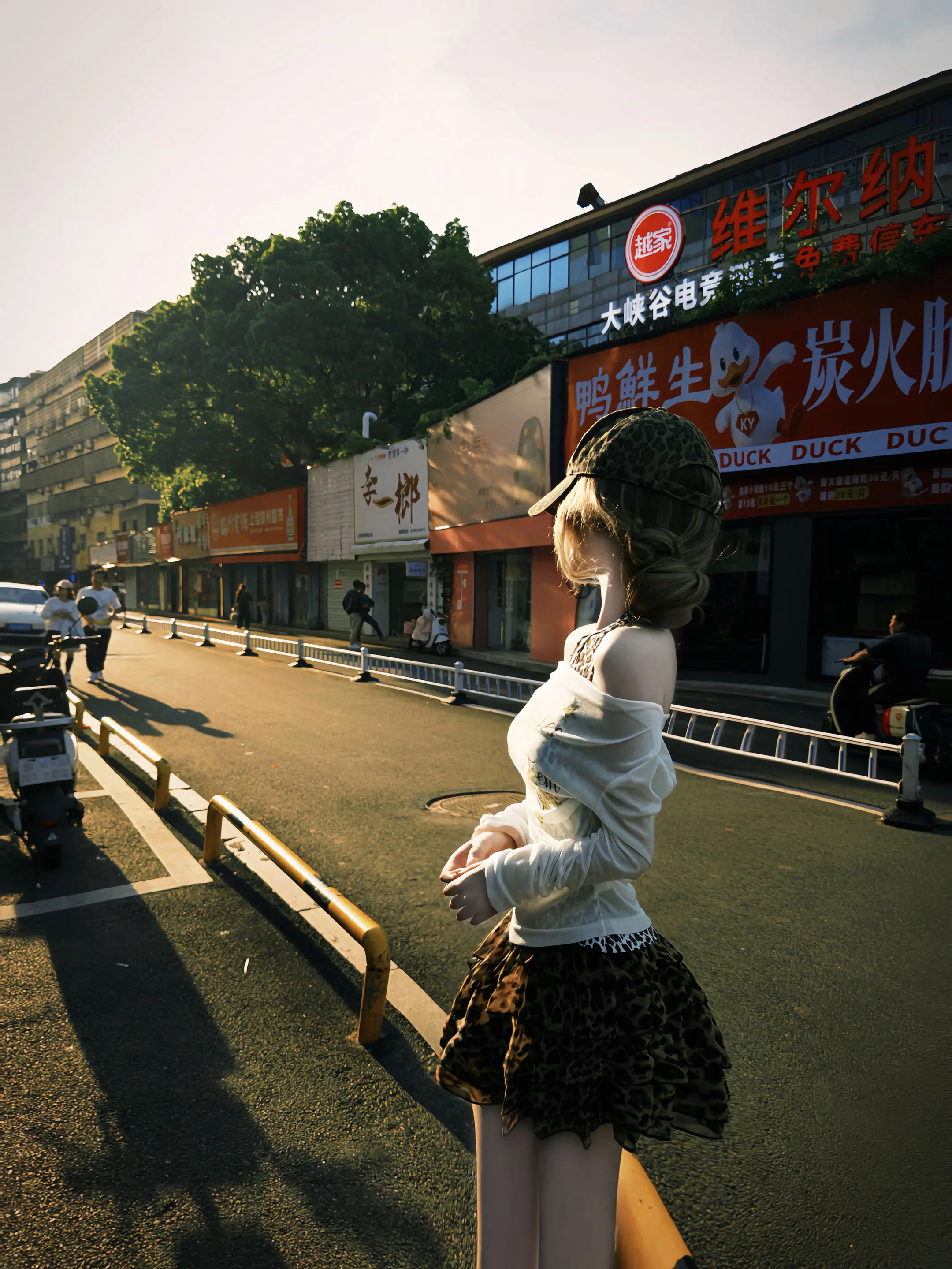 我可以跟在你身后 像影子追着光芒游