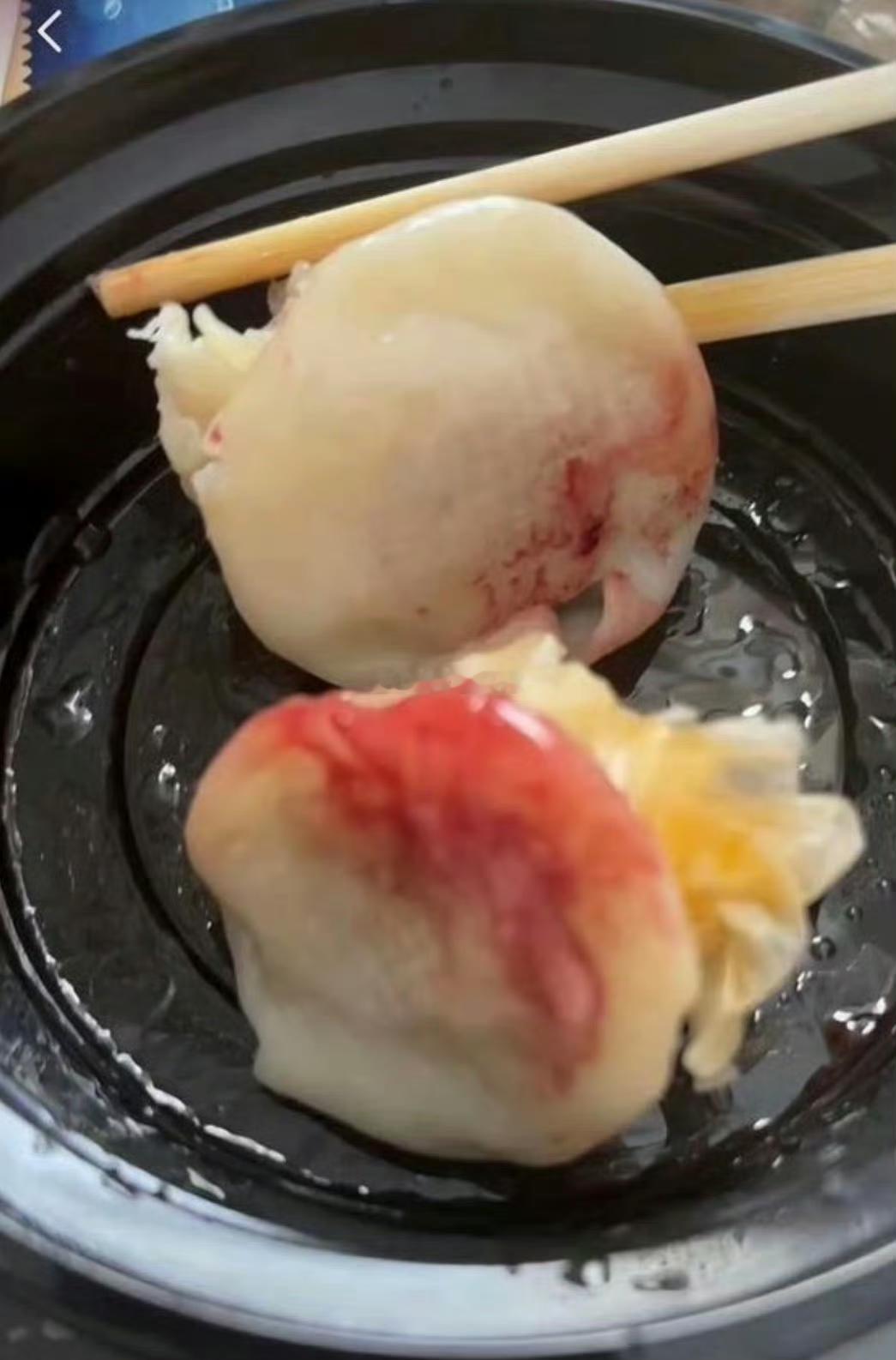 外卖餐食中有血迹顾客紧急服阻断药 6月13日，杭州一网友花22.8元通过外卖平台